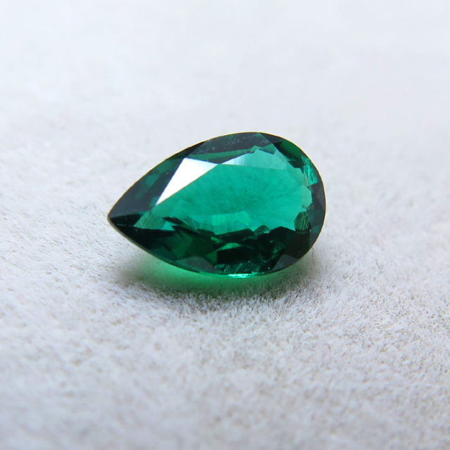合成エメラルド【AAA】（熱水法）・ルース（裸石）/ペアシェイプ【8