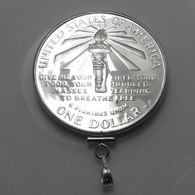 アメリカ自由の女神像銀貨 （1ドル）コインペンダント・バチカン付  