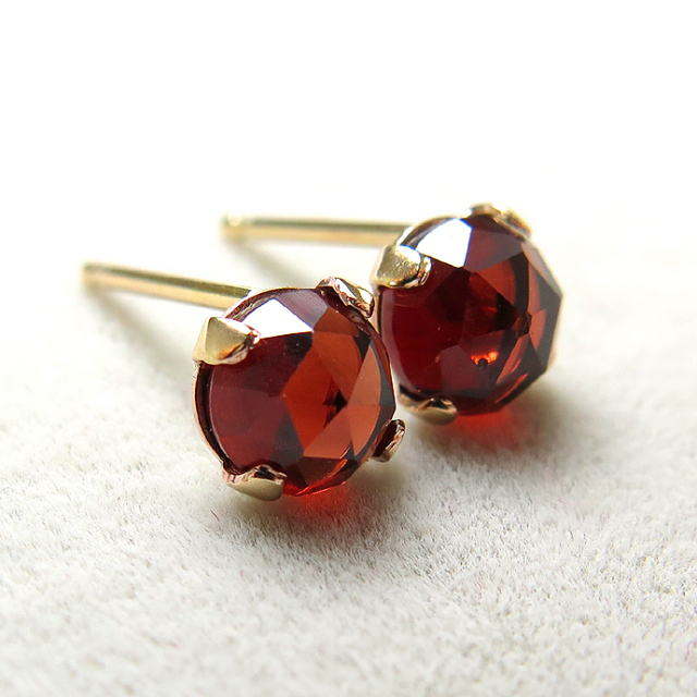 カボションピアス（ローズカット・天然石ガーネット 5mm