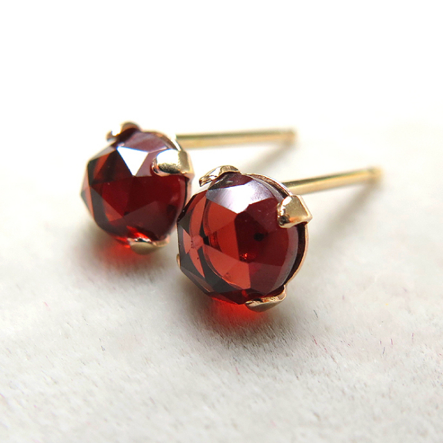 カボションピアス（ローズカット・天然石ガーネット 5mm