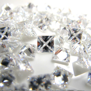 キュービックジルコニアcz【AAA】・ルース（裸石）・/スクエア・プリンセンスカット【2×2mm】ファセットカット（17.2g入/1000個相当）