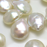 淡水パール真珠（ホワイト系）ケシパール（花びら）（横穴）12～16mm×10～13mm×3～7mm（1連）