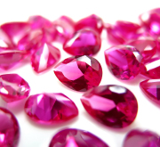 ルビー【AAA】「合成コランダム/火炎溶融法（ベルヌーイ法）」・ルース（裸石）/ペア【5×4mm】ファセットカット（100個）