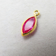 ゴールドフィルドチャーム・ベゼル/合成石【ルビー・合成コランダム/火炎溶融法】（マーキス8×4mm）「14kgf」（1個）