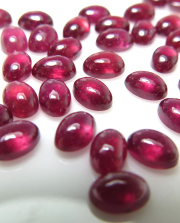 ルビー 天然石ルース 裸石  鉛ガラス充填 オーバル 6×4mm カボションカット 1個