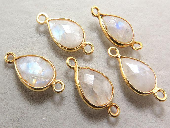 ゴールドプレーテッド・SV925/コネクター/天然石レインボームーンストーン/ペア 10×7mm（ベゼルセッティング）（3個）