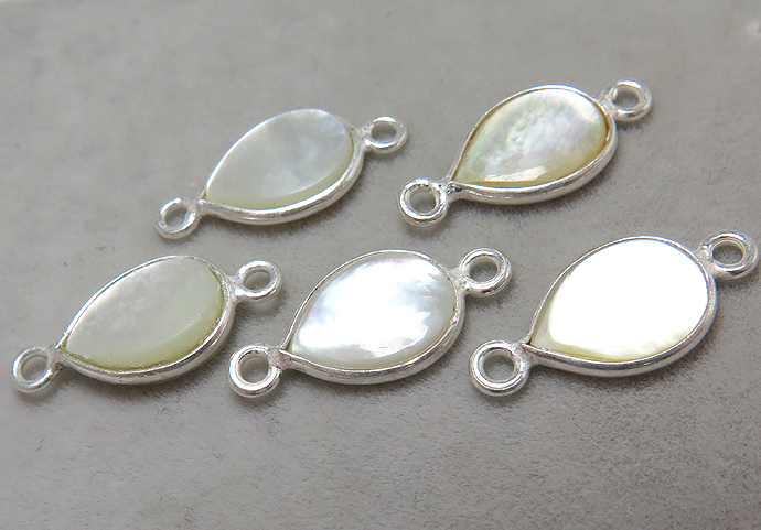 SV925/コネクター/マザーオブパール/ペア 10×7mm（ベゼルセッティング）（3個）