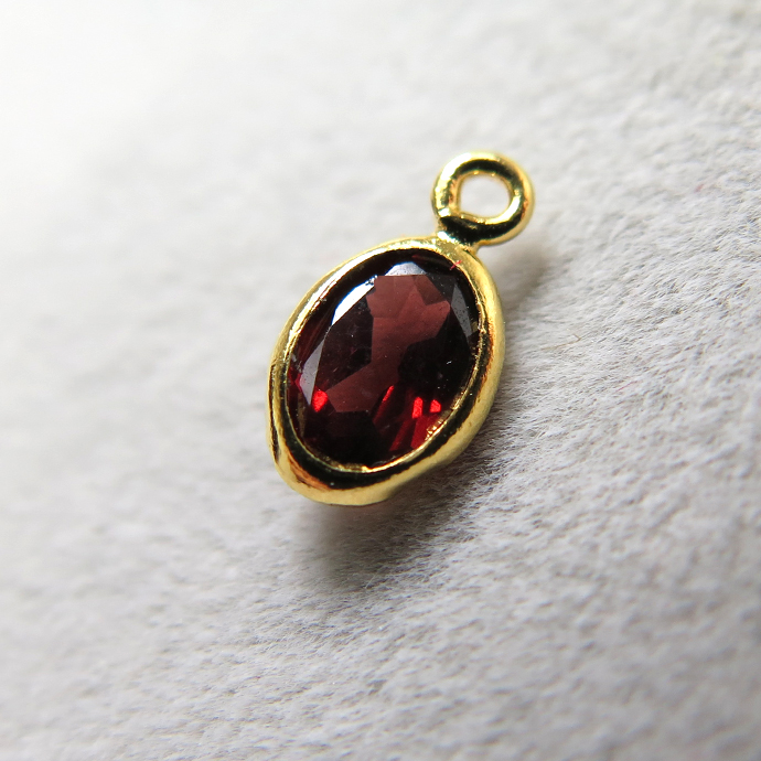 ゴールドフィルド・チャーム/天然石ガーネット（オーバル6×4mm）ベゼル「14kgf」（5個）