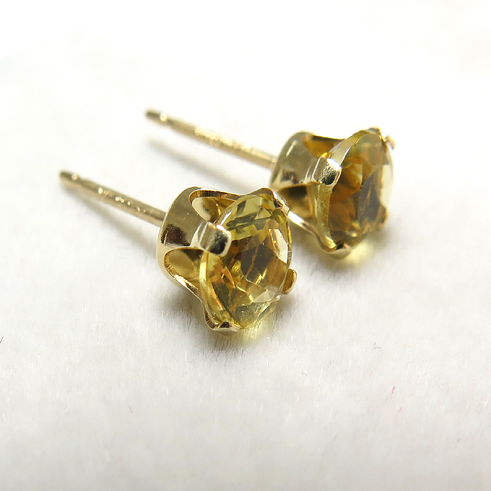 ゴールドフィルド/5mmラウンド4本爪・スタッドピアス（立て爪ピアス）・天然石オリーブクオーツ「14kgf」（1ペア）