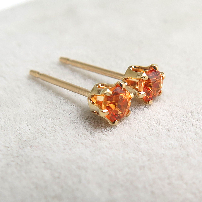 14kgf/3mmラウンド6本爪・スタッドピアス（立て爪ピアス）・天然石（オレンジサファイア）（加熱処理・アフリカ)/「ゴールドフィルド」（1ペア）