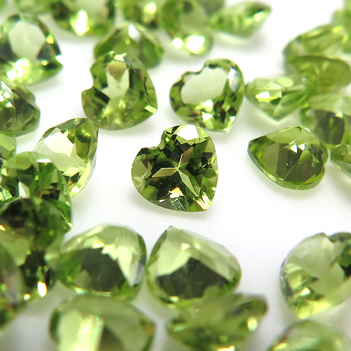 天然石ルース（裸石）・ペリドット/ハート【4mm】ファセットカット（8個）