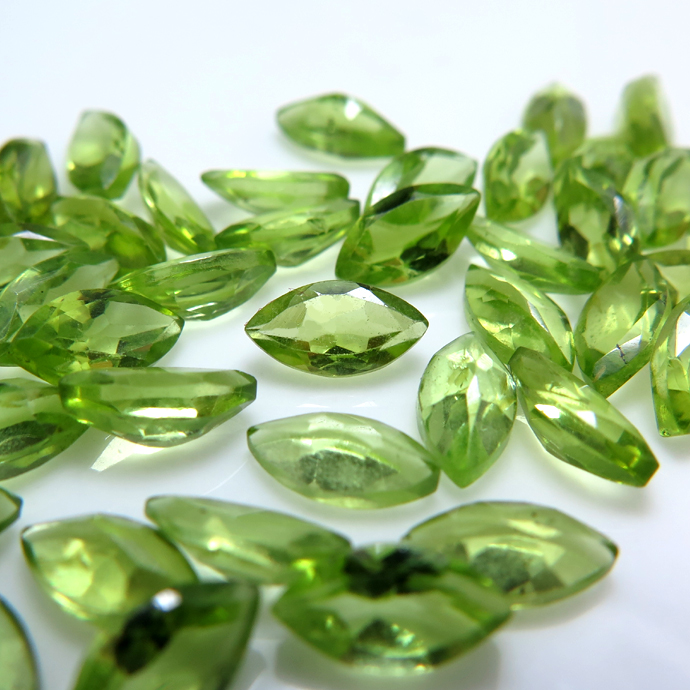 天然石ルース（裸石）・ペリドット/マーキス【8×4mm】ファセットカット（6個）