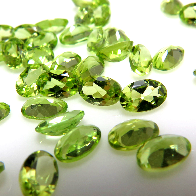 天然石ルース（裸石）・ペリドット（非加熱・パキスタン産）/オーバル【6×4mm】ファセットカット（100個）