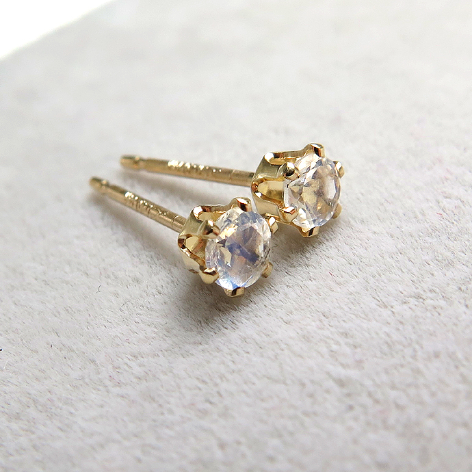 14k/3mmラウンド6本爪・スタッドピアス（立て爪ピアス）・天然石（レインボームーンストーン）「14金イエローゴールド」（1ペア）