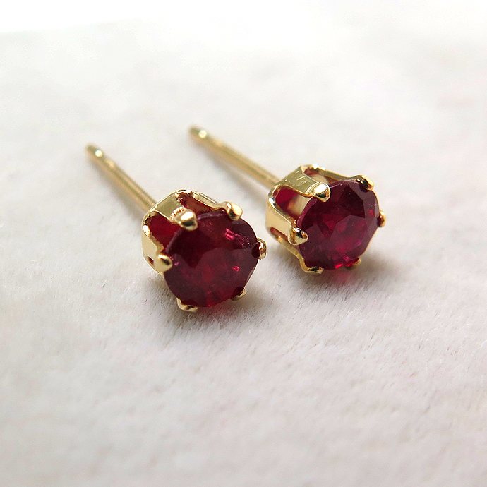 14kgf/4mmラウンド6本爪・スタッドピアス（立て爪ピアス）・天然石（ルビー・ビルマ産）「ゴールドフィルド」（1ペア）