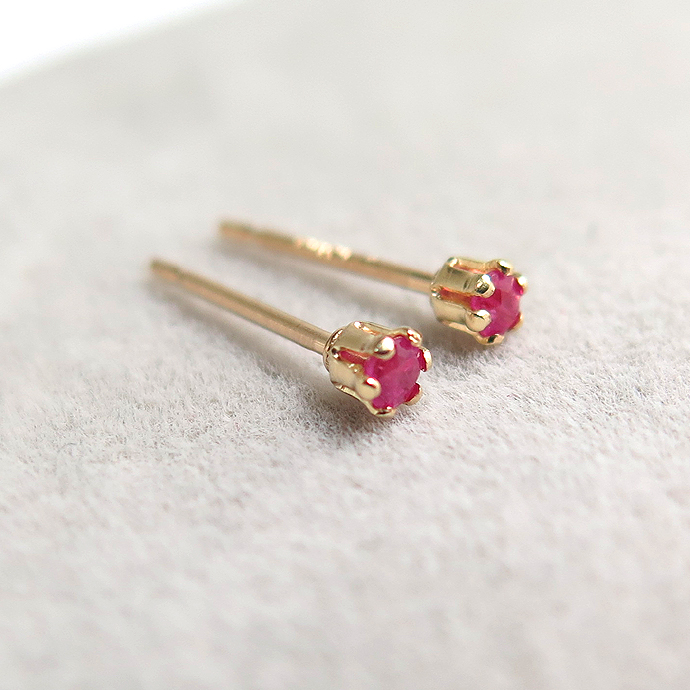 14kgf/2mmラウンド6本爪・スタッドピアス・天然石ルビー(加熱処理・アフリカ産)「ゴールドフィルド」（1ペア）