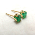 14kgf/4mmラウンド6本爪・スタッドピアス（立て爪ピアス）・天然石（エメラルド・ザンビア産）「ゴールドフィルド」（1ペア）