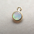 14kgfチャーム（カン付）/天然石エチオピアンオパール（ラウンド4mm）「ゴールドフィルド」（1個）