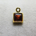 ゴールドフィルド・チャーム/天然石ガーネット（スクエア4mm）ベゼル「14kgf」（1個）