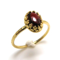 天然石ガーネット・指輪ハンマードリング（カボションオーバル・8×6mm）（真鍮ブラス・ゴールドカラー）（1個）
