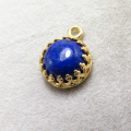 天然石ラピス・ペンダントクラウン（ベゼルセッティング/カボション）（ラウンド・8mm）（真鍮ブラス・ゴールドカラー）（1個）