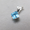 シルバーアクセサリー/ペンダントトップ天然石スイスブルートパーズ（スクエア4mm）「sv925」（1個）