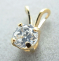 立爪ペンダントトップ・CZキュービックジルコニア（ラウンド・4mm）「14kgf（ゴールドフィルド）」（1個）