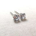 4mm4本爪ポストピアス（CZキュービックジルコニア・4mm）「14kgf（ホワイトゴールドフィルド）」（1ペア/2個）