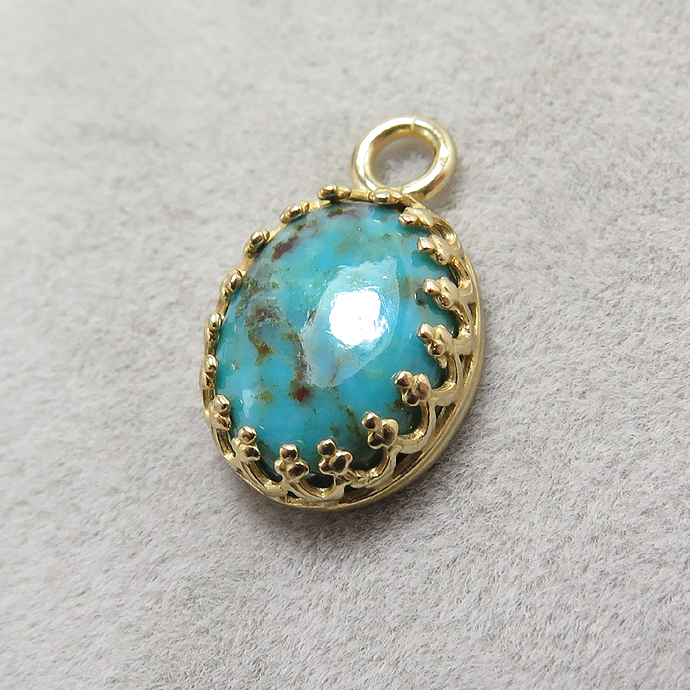 天然石ターコイズ(チベット)・ペンダントクラウン（ベゼルセッティング/カボション）（オーバル・10×8mm）（真鍮ブラス・ゴールドカラー）（1個）