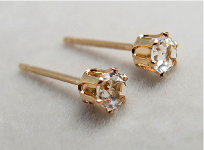 14k/3mmラウンド6本爪・スタッドピアス（立て爪ピアス）・天然石（ホワイトトパーズ）「14金イエローゴールド」（1ペア）