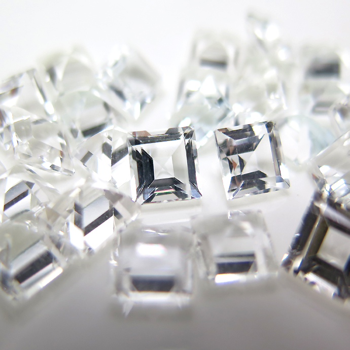 ホワイトトパーズ　天然石ルース/スクエア【3×3mm】ファセットカット（100個）
