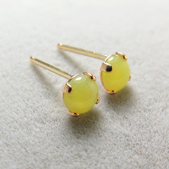 カボションピアス（天然石イエローサーペンティン 4mm）「ゴールドフィルド（14kgf）」（1ペア）