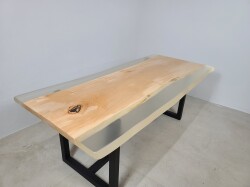 北海道産シナ一枚板を使用した、すりガラス調レジンテーブル。re02