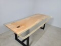北海道産シナ一枚板を使用した、すりガラス調レジンテーブル。re02