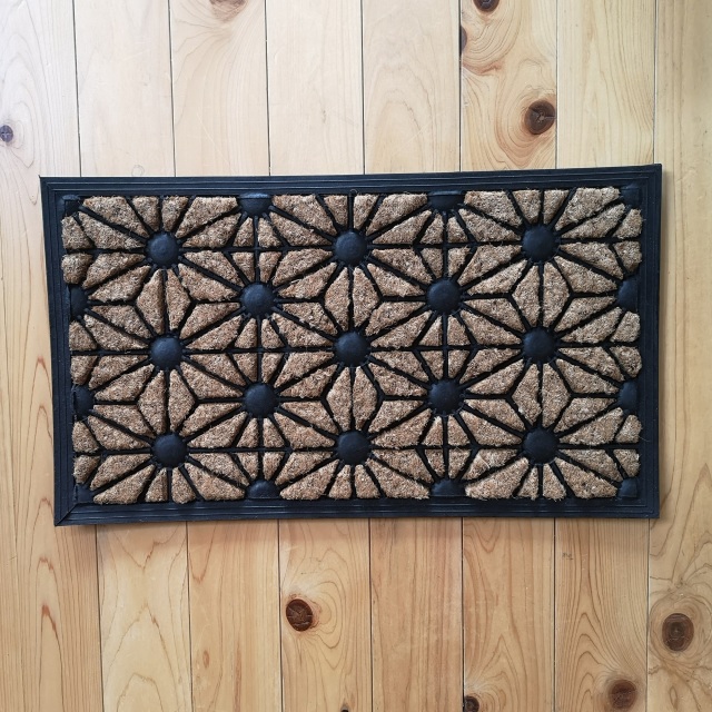 思わずワクワクする麻の葉模様の食器セットです。