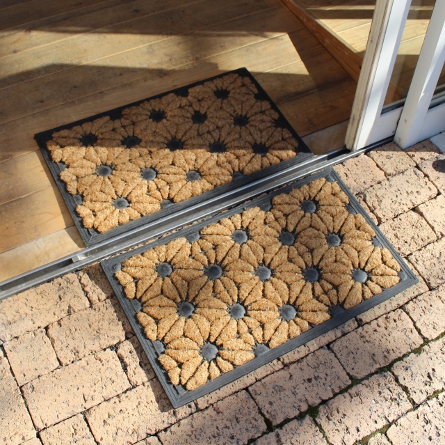 思わずワクワクする麻の葉模様の食器セットです。