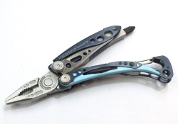 レザーマン スケルツール CX ナイトシェード 青＆空色 (LM-34) LEATHERMAN SKELETOOL CX