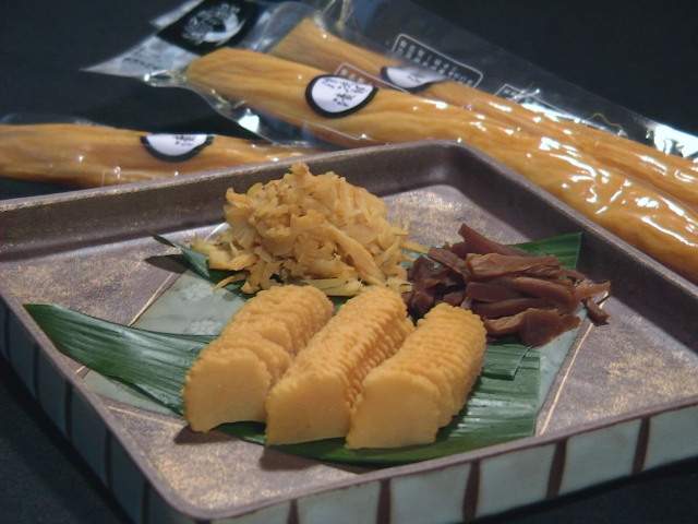 天然塩と米糠のみで3年漬け込んだ　七尾たくあん浅次郎漬三年物