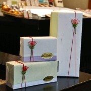 水引の花と包装