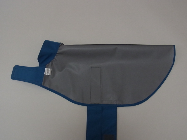 ラブラドールレトリバーのレインコート　防水加工