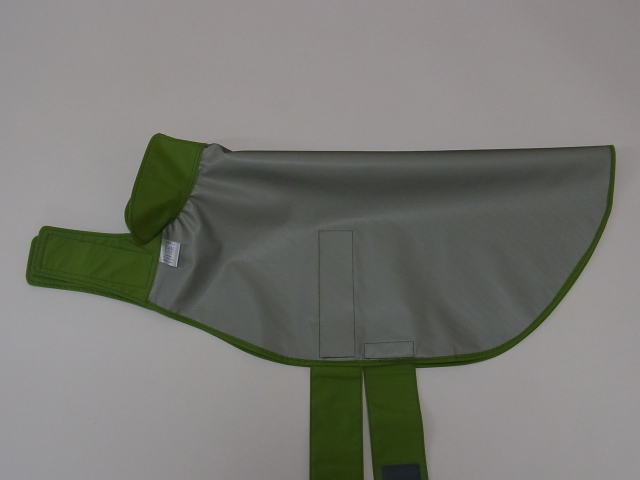 ラブラドールレトリバーのレインコート　防水加工