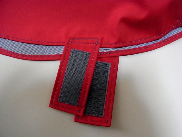 小型犬　レインコートのマジックテープ