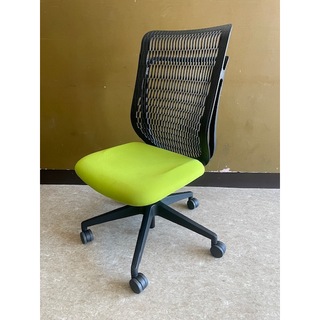 瞬間的お値下げ❗️グリーンが素敵なヴィンテージチェア ウチダ AJチェア OC-048