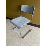 在庫多数　スタッキングチェア　サンケイ　KC-041