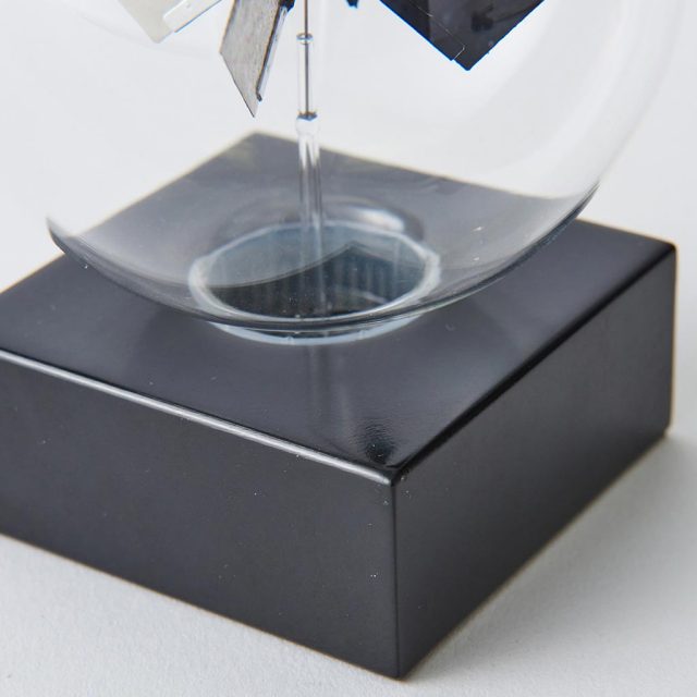 ガラス球内の羽根が熱で回転するラジオメーターは無料ラッピング対象商品で理系ギフトにオススメのおしゃれ雑貨