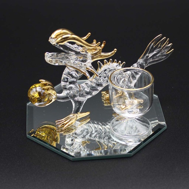 龍 金彩色ガラス細工 金運玉持ち 龍の置物 八角鏡 水盃セット