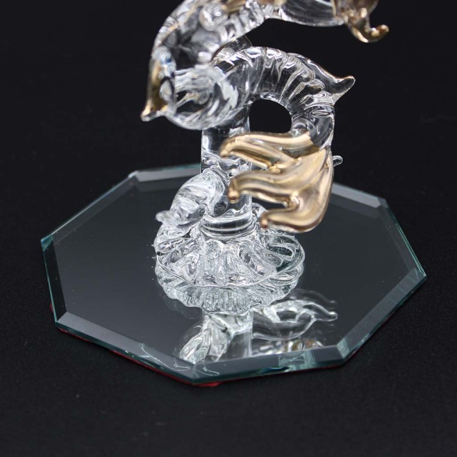 昇龍ガラス細工 天然石水晶玉持ち 水盃2個セット 龍の置物 八角鏡台座付き風水インテリア