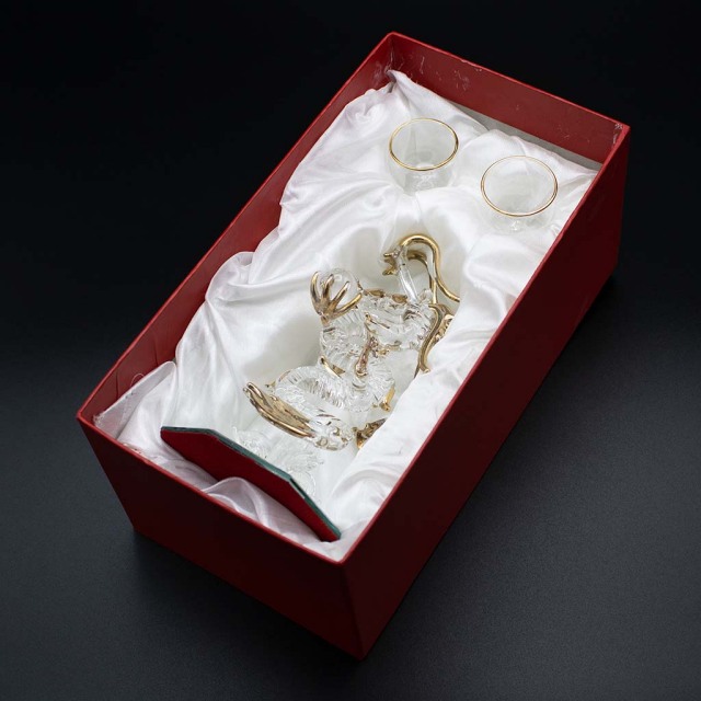 昇龍ガラス細工 天然石水晶玉持ち 水盃2個セット 龍の置物 八角鏡台座付き風水インテリア