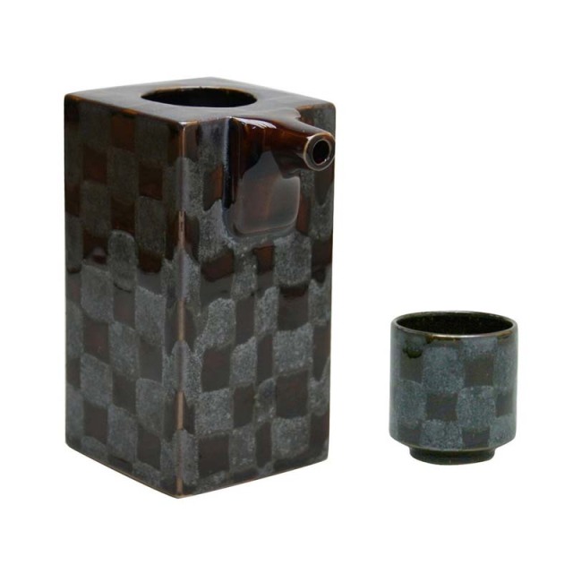 和風陶器酒器 松の木デザイン 市松和柄酒器 陶器製 ぐい呑み 2点セットを買うならおしゃれ雑貨
