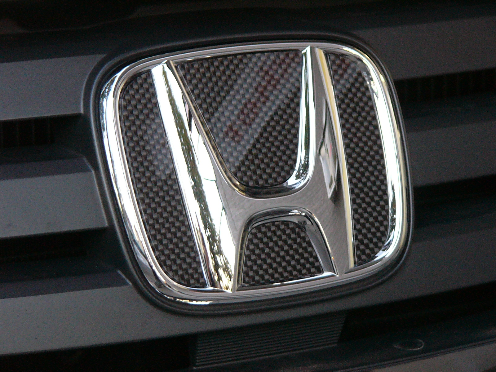 HONDAエディックス専用フロントエンブレムカーボンフィニッシャー